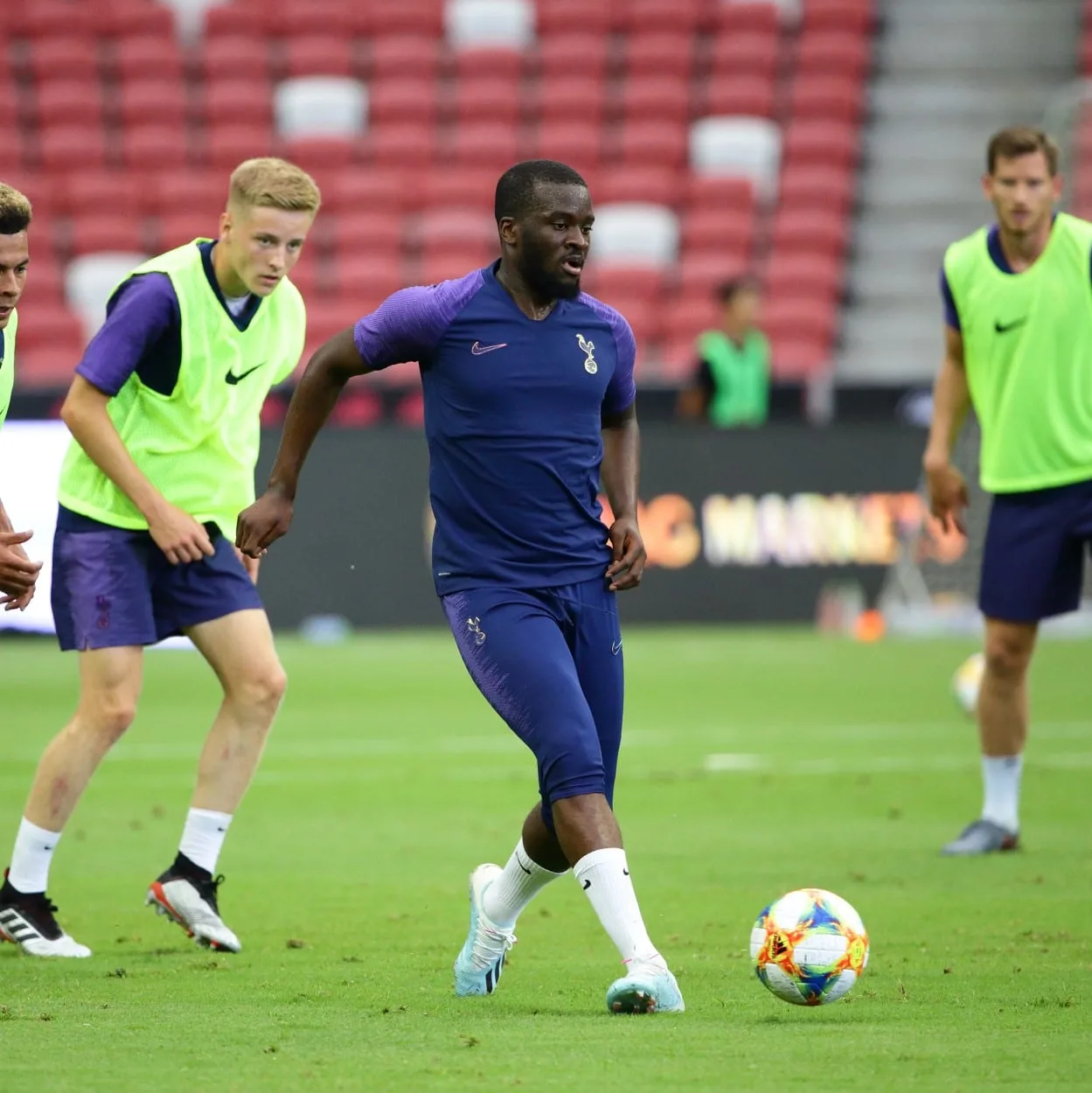 Ndombele trains with the Spurs team