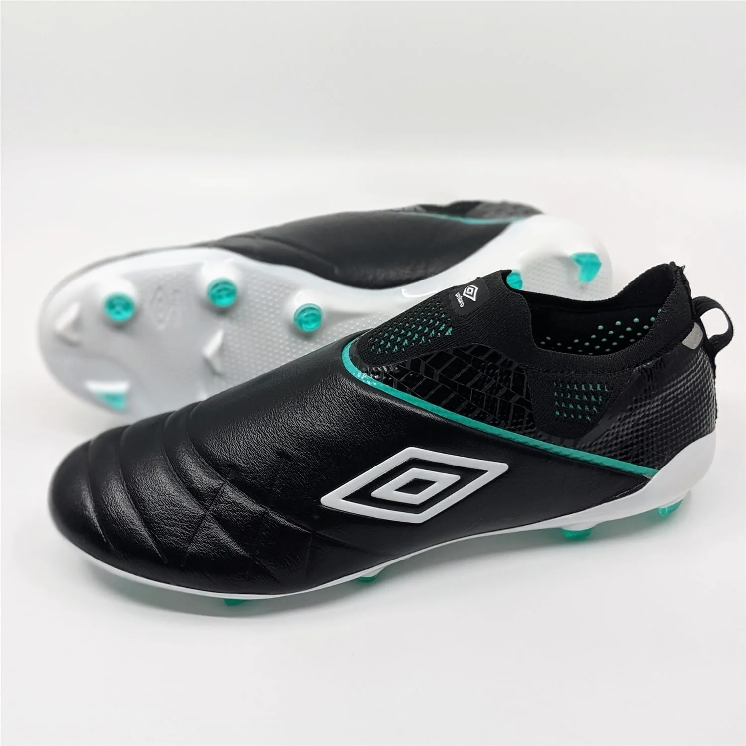 Umbro best sale laceless boots