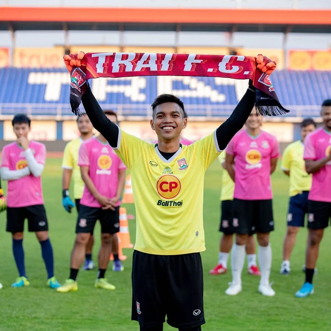 Izwan Mahbud signs for Trat FC